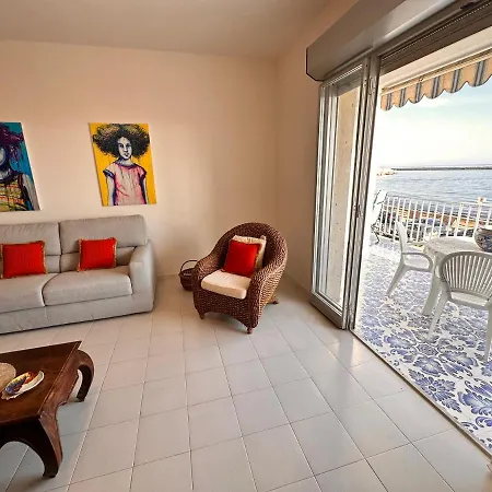La Terrazza Sul Mare Apartment *